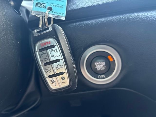 Used 2019 Bright White Clearcoat Chrysler Touring L image 21