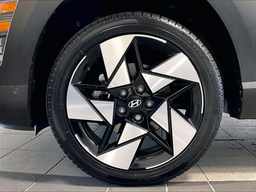 Used 2024 Green Hyundai Limited image 7