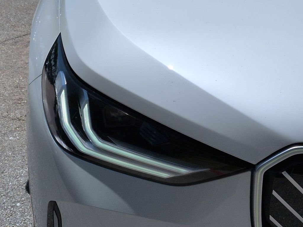 New 2026 White Metallic BMW 30 xDrive image 10