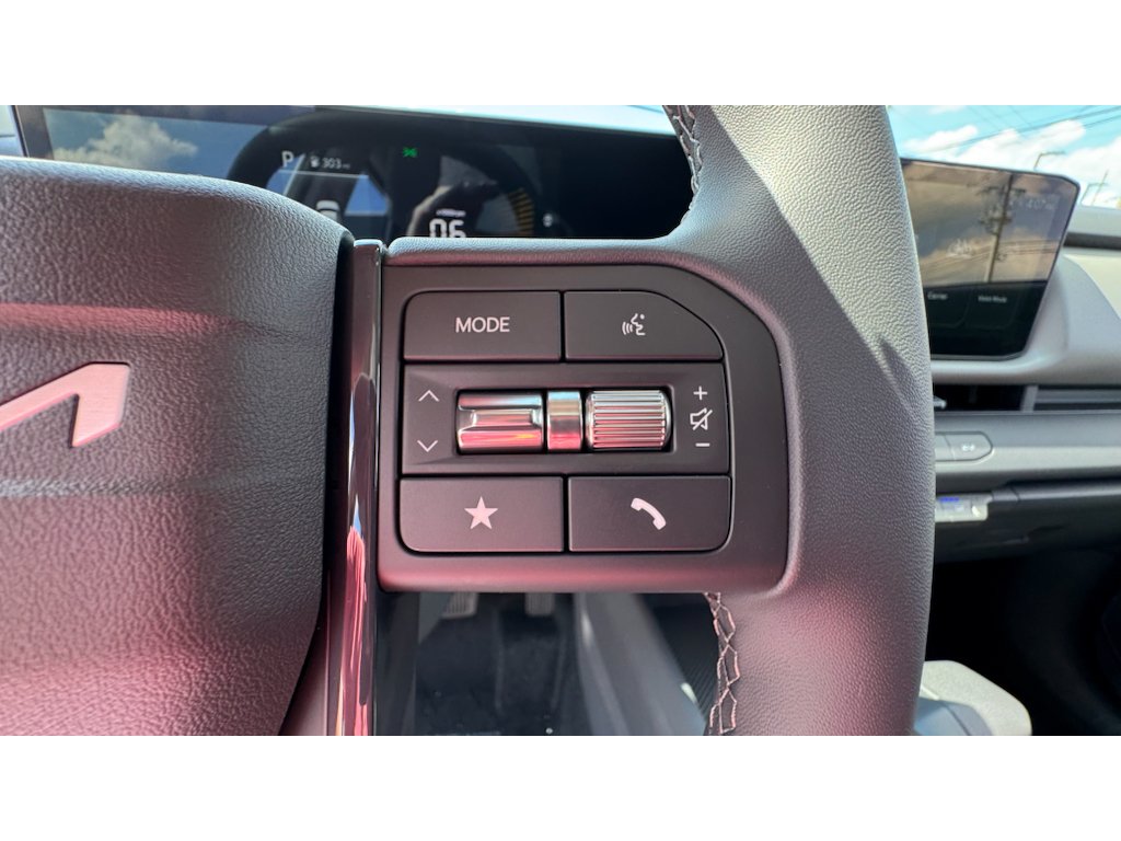 New 2027 Snow White Pearl Kia LX image 12