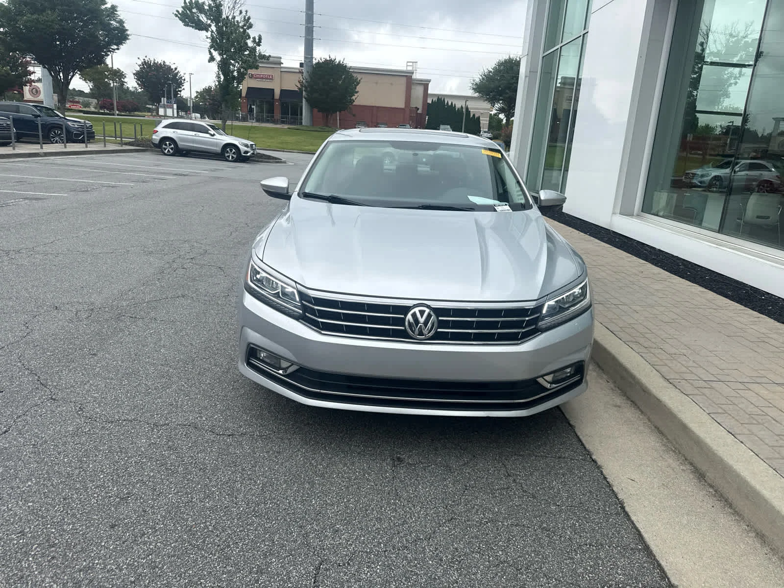 Used 2018 Reflex Silver Metallic Volkswagen 2.0T SE image 3