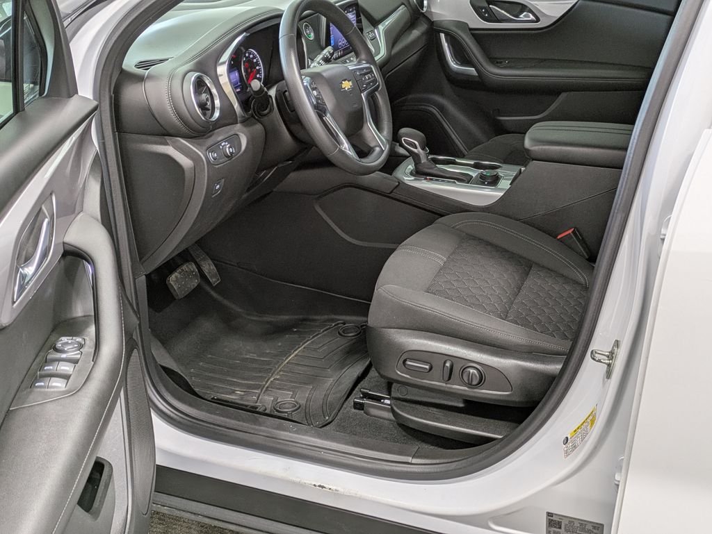 Used 2021 White Chevrolet LT image 28