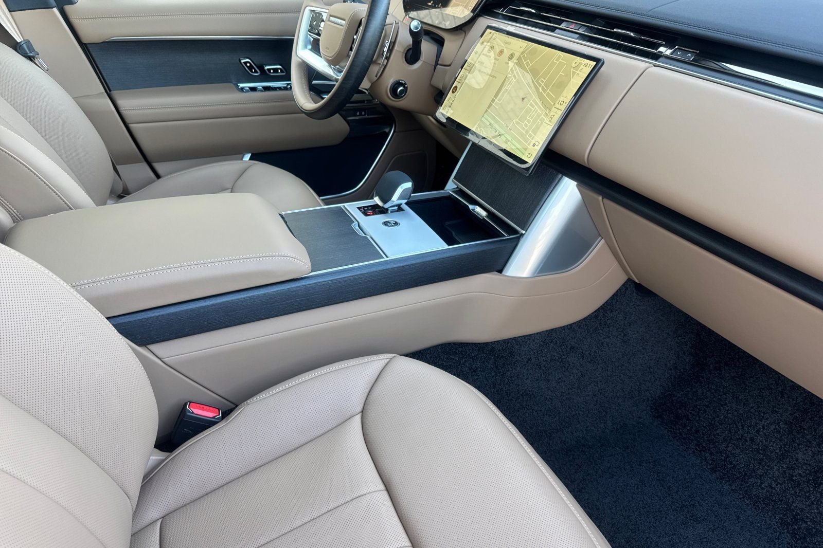 New 2026 Belgravia Green Land Rover SE image 17