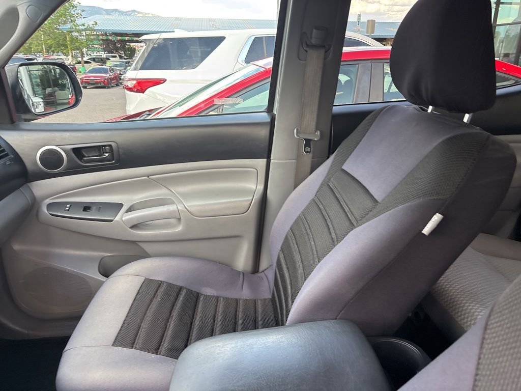 Used 2013 Silver Toyota Base image 23