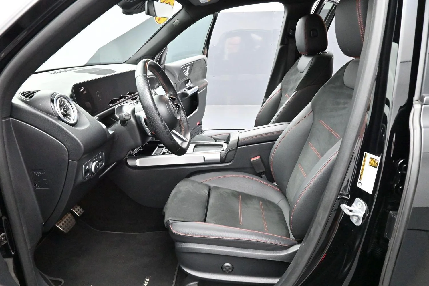 Used 2024 Black Mercedes-Benz GLB 250 image 14