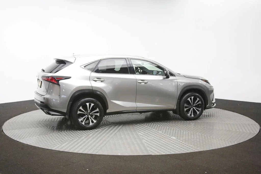 Used 2018  Lexus  image 39