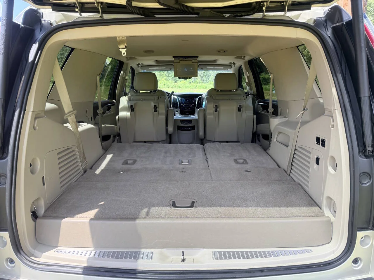 Used 2017 Tan Cadillac Premium Luxury 4x4 4dr SUV image 19