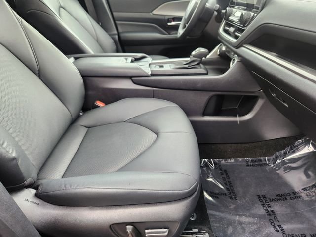 Used 2025 Black Toyota XLE image 19