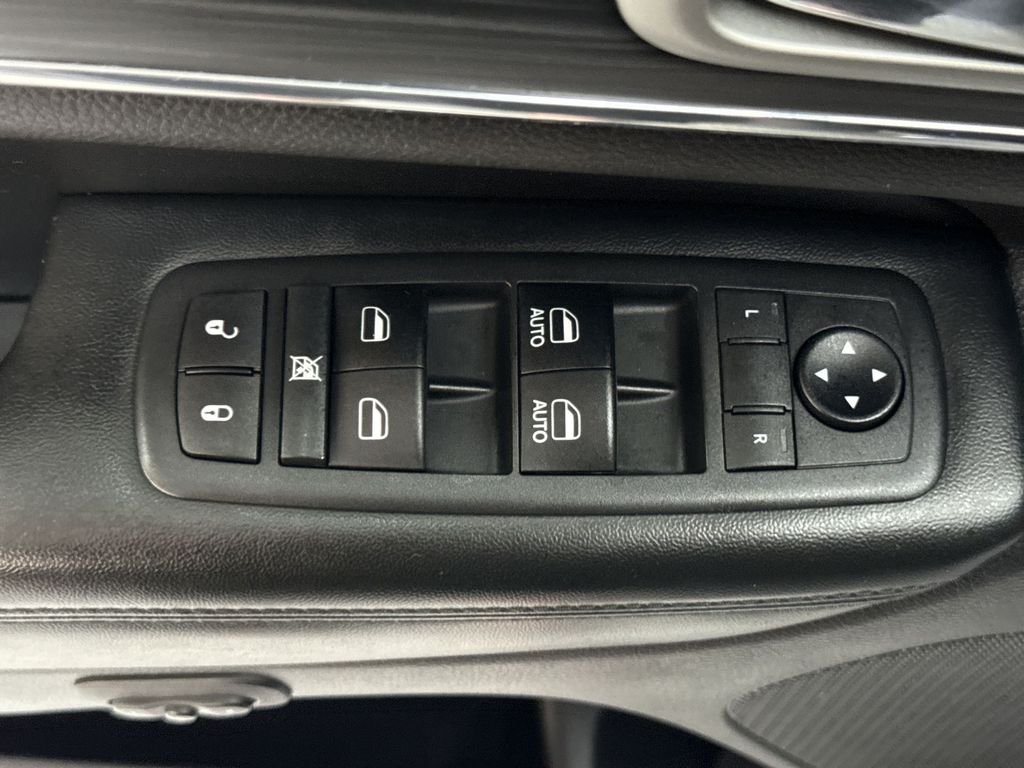 Used 2019 Crystal Metallic Jeep Limited image 15