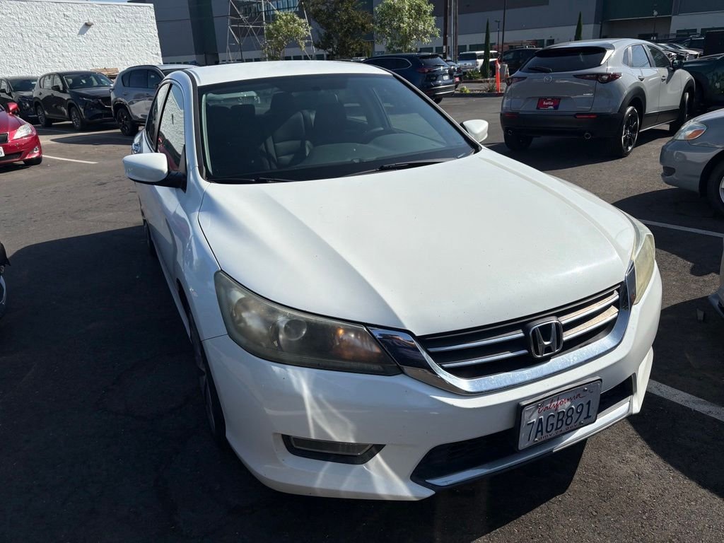 Used 2013 White Orchid Pearl Honda Sport image 4