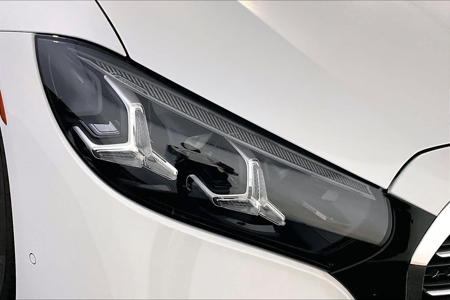 New 2027 MANUFAKTUR Moonlight White Metallic Mercedes-Benz S 580 image 16