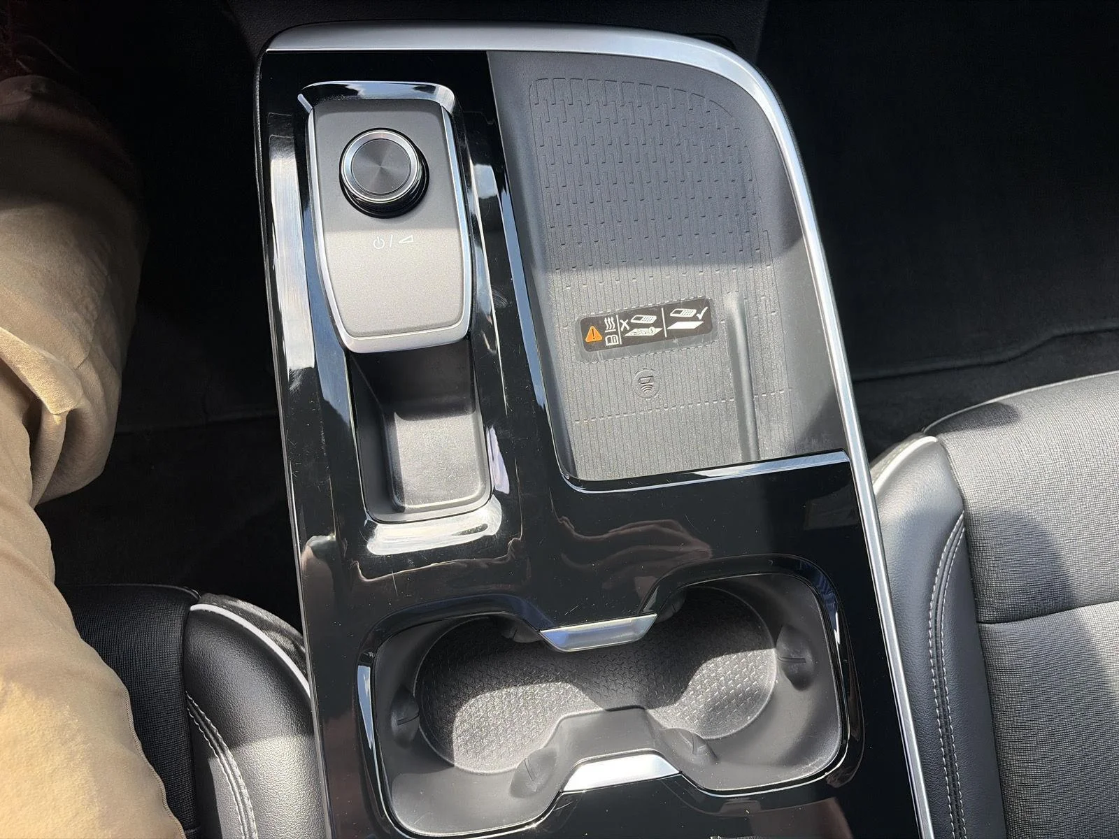 Used 2025 Summit White Buick Preferred image 29