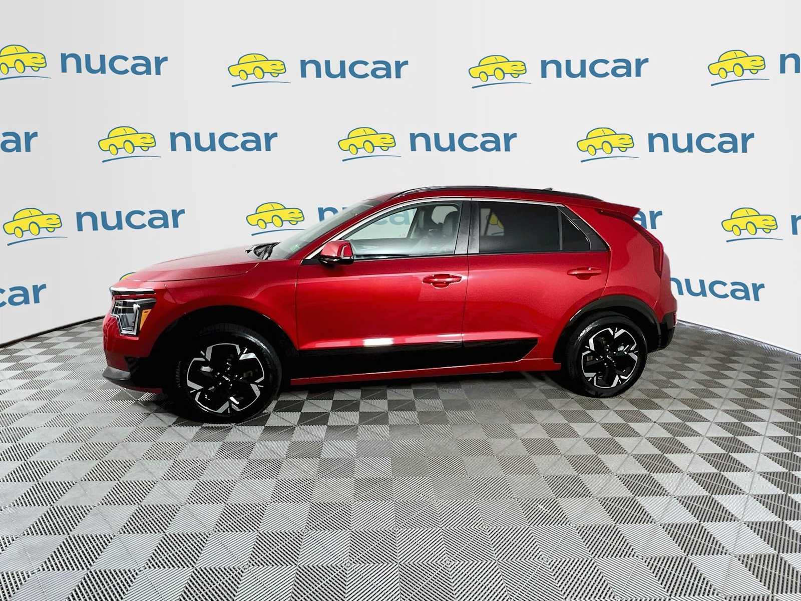 Used 2023 Runway Red Kia Wind image 4