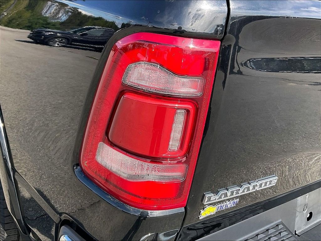 Used 2022 Diamond Black Crystal Pearlcoat Ram Laramie image 31