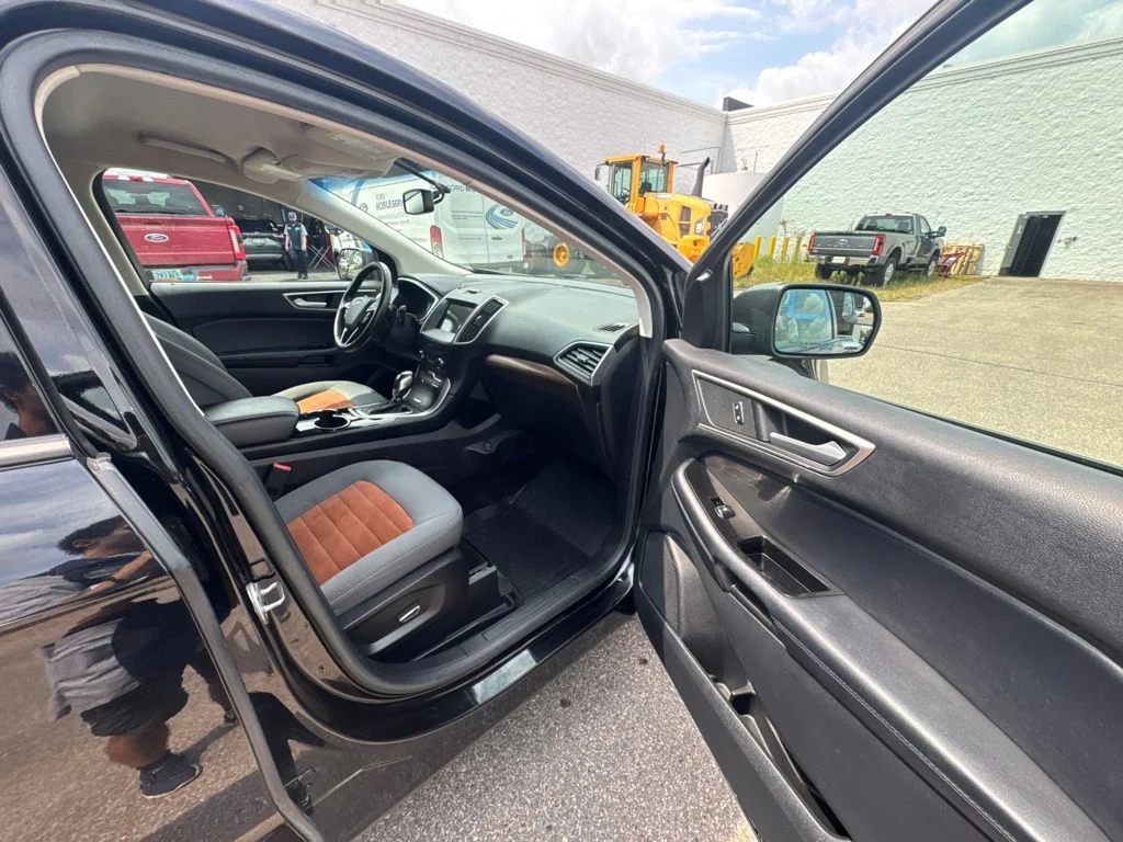 Used 2018 Shadow Black Ford SEL image 28
