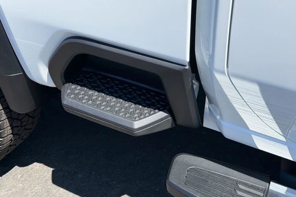 New 2026 Summit White GMC SLT image 9