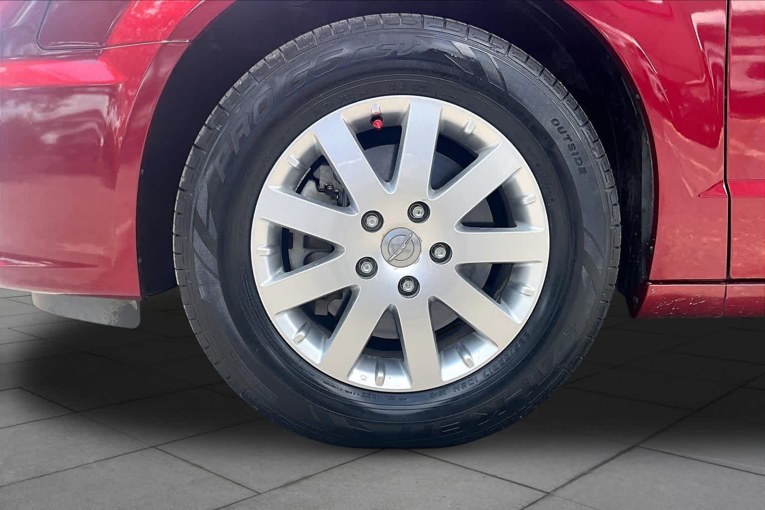 Used 2016 Deep Cherry Red Crystal Pearlcoat Chrysler Touring image 11