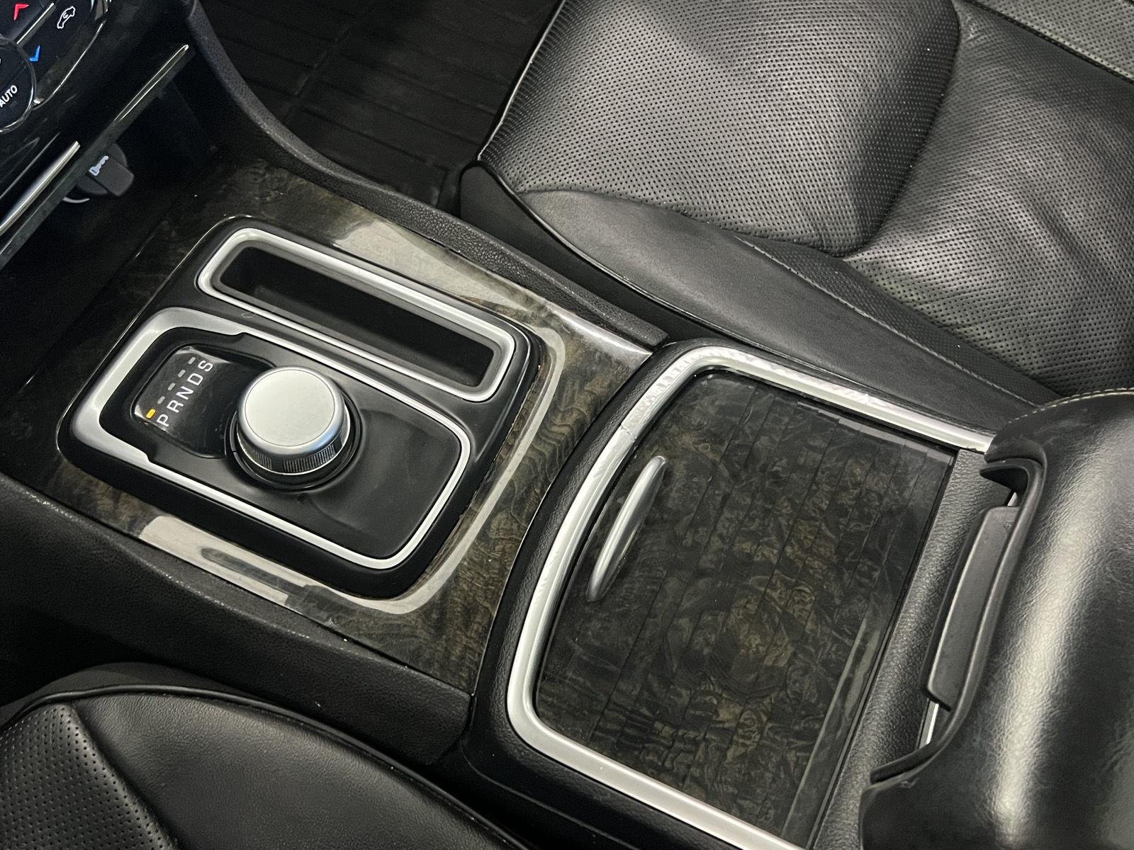 2016 Chrysler 300 C - Photo 31