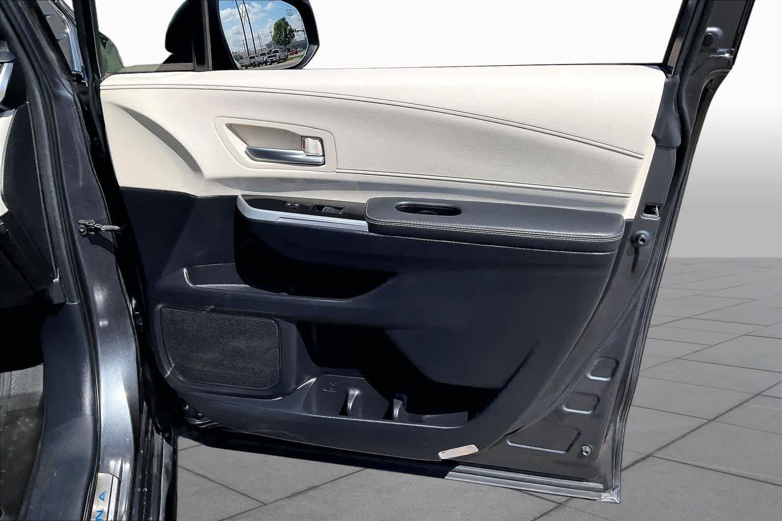 Used 2025 Magnetic Gray Metallic Toyota Platinum image 23
