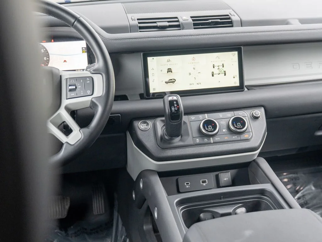 Used 2024  Land Rover S image 21