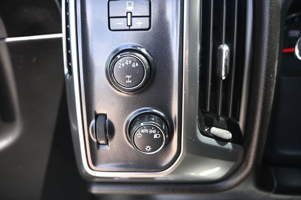 Used 2019 Summit White Chevrolet LT image 28