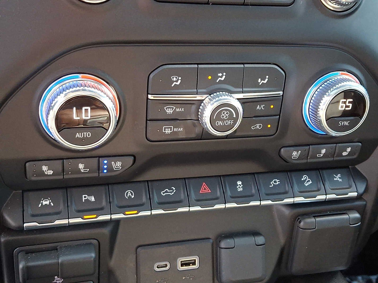 Used 2020 White Frost Tricoat GMC Denali image 20