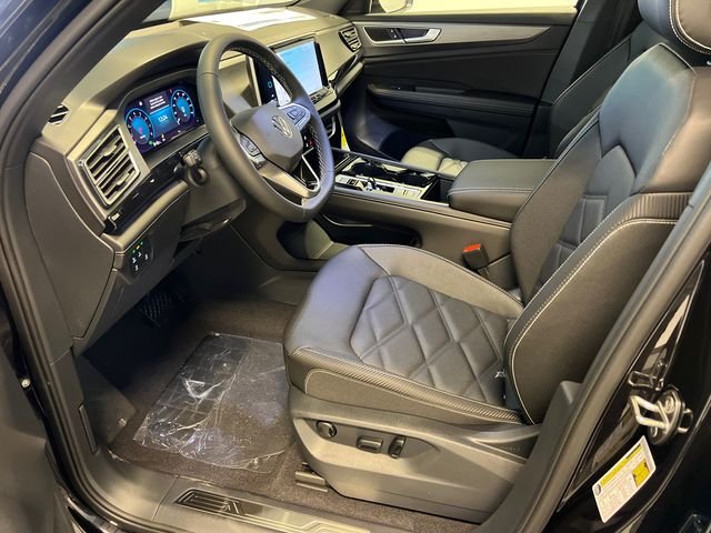 New 2026 Black Volkswagen 2.0T SE w/Technology image 7