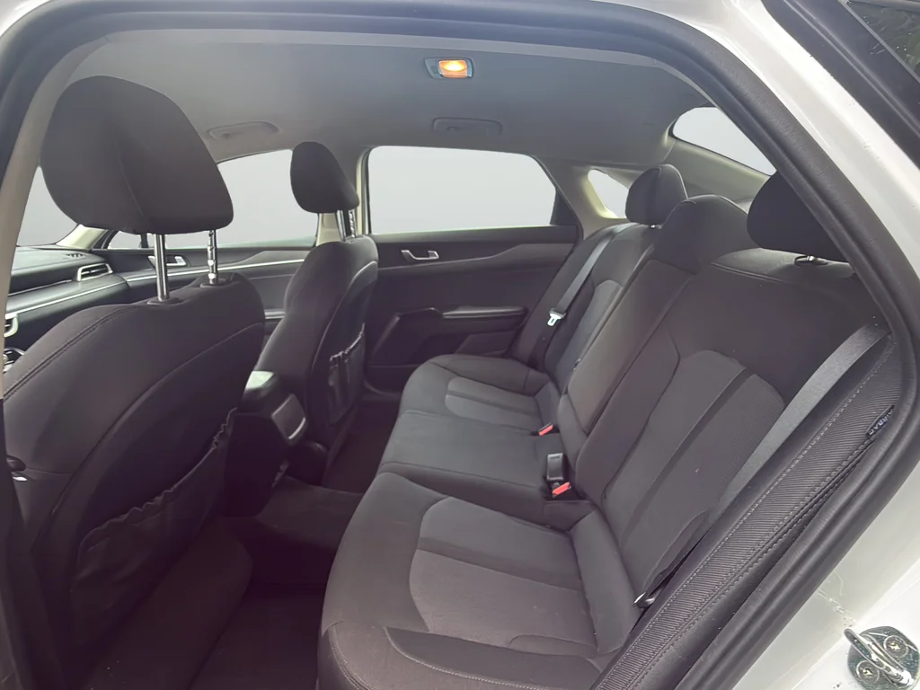 Used 2022 White Kia LXS image 27