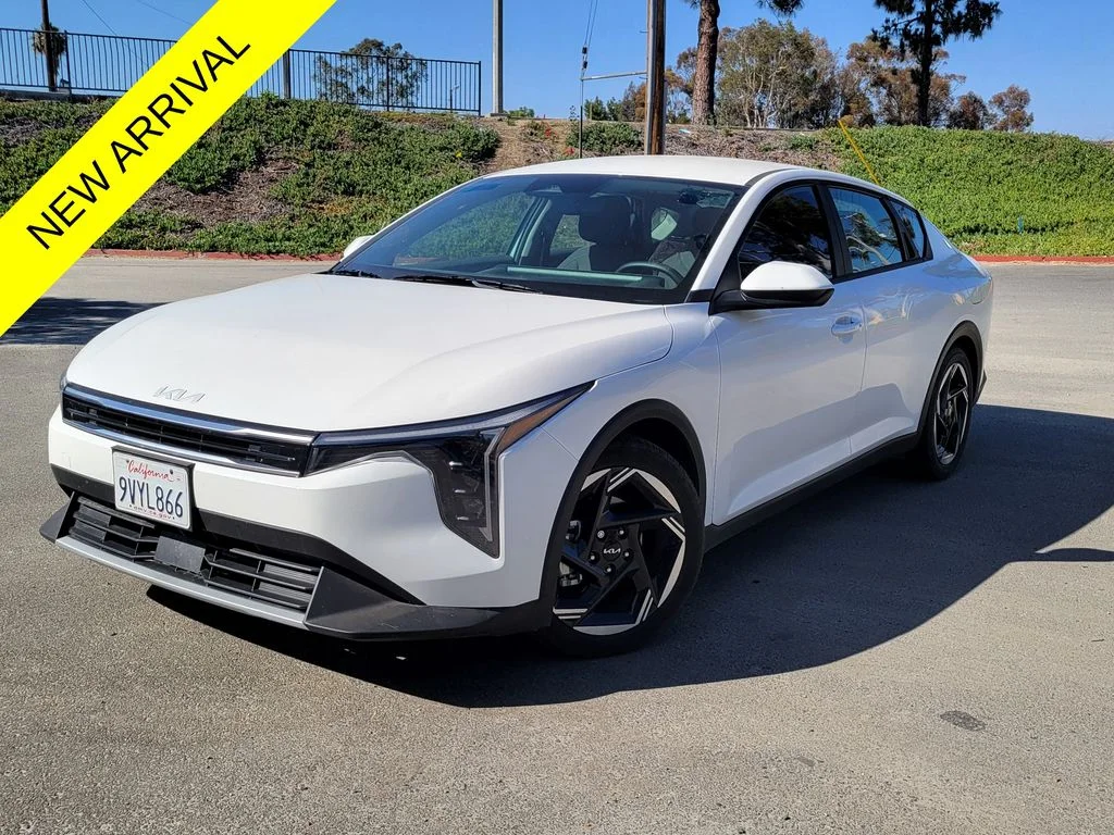 2025 Kia K4 EX AT's photo