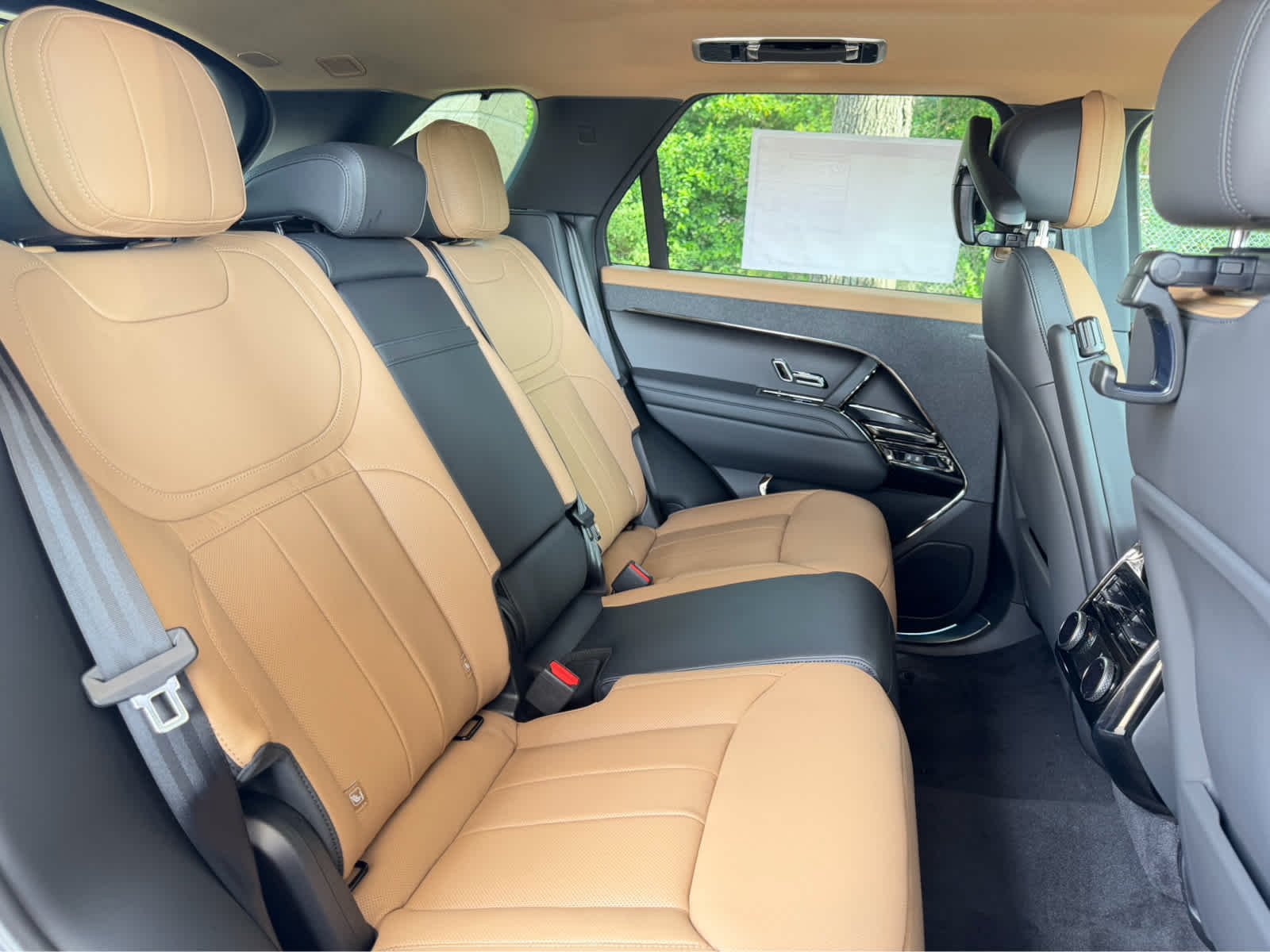 New 2026 Varesine Blue Land Rover Dynamic SE image 13