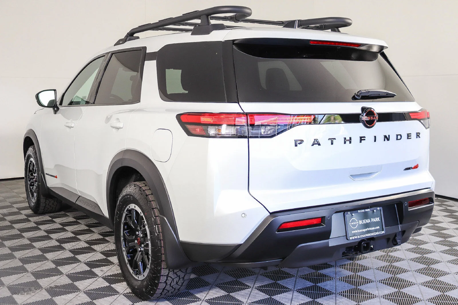 New 2026 Everest White Pearl TriCoat Nissan Rock Creek® image 6