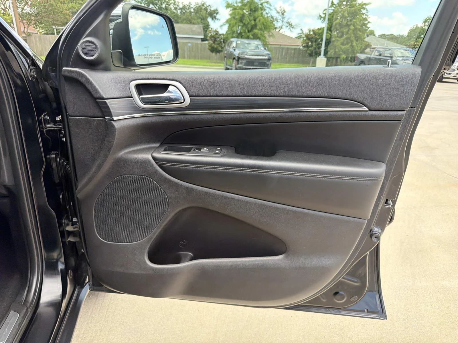 Used 2020 Black Jeep Limited 4x2 image 14