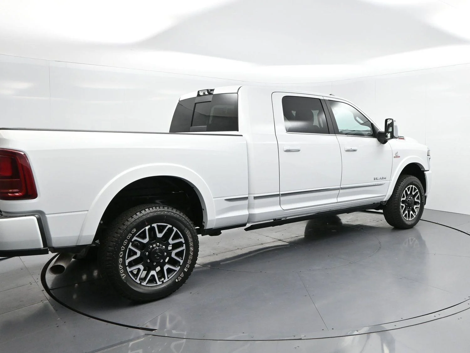 Used 2025 White Ram Limited image 7