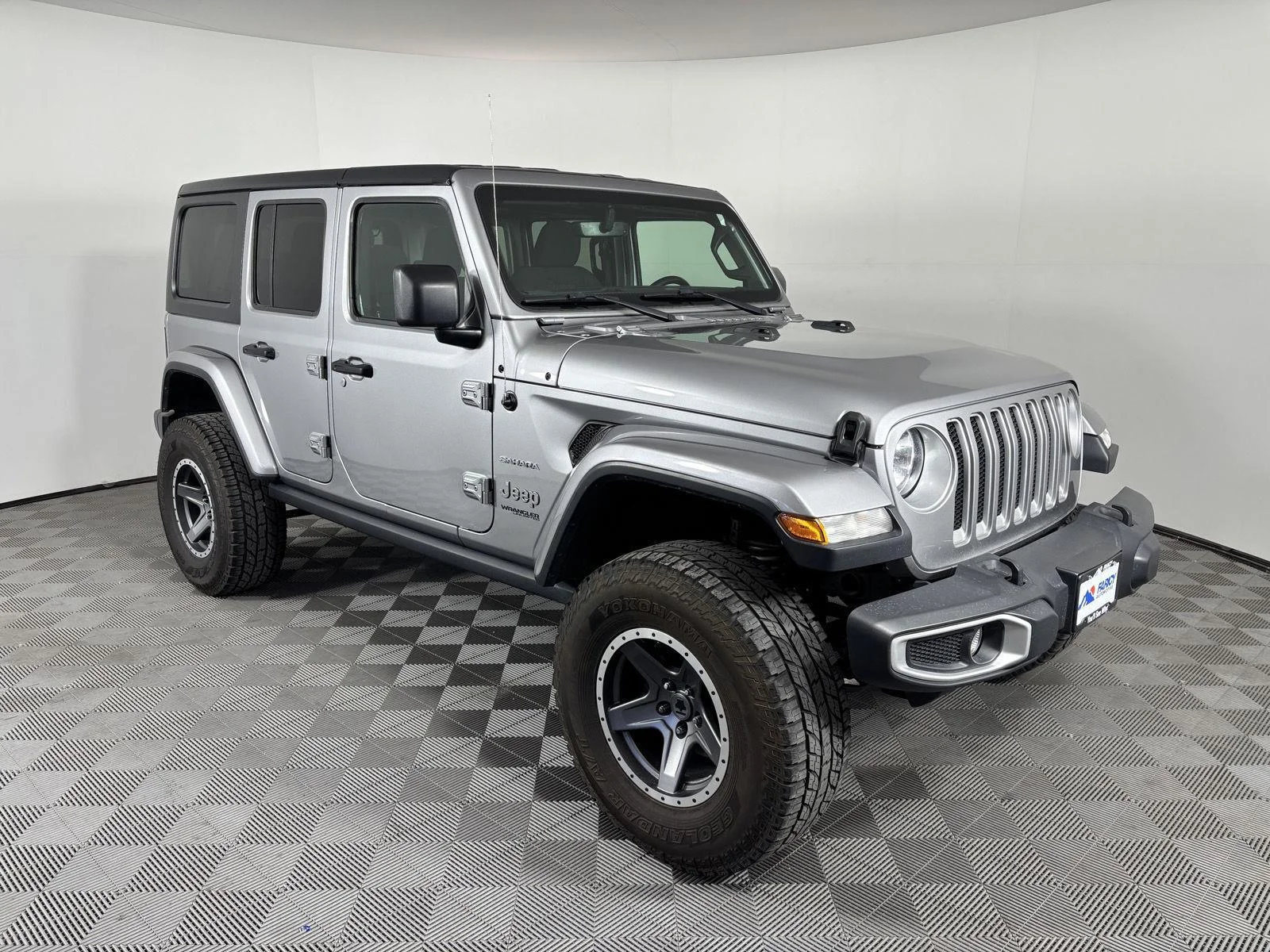 Used 2020 Billet Silver Metallic Jeep Sahara image 8