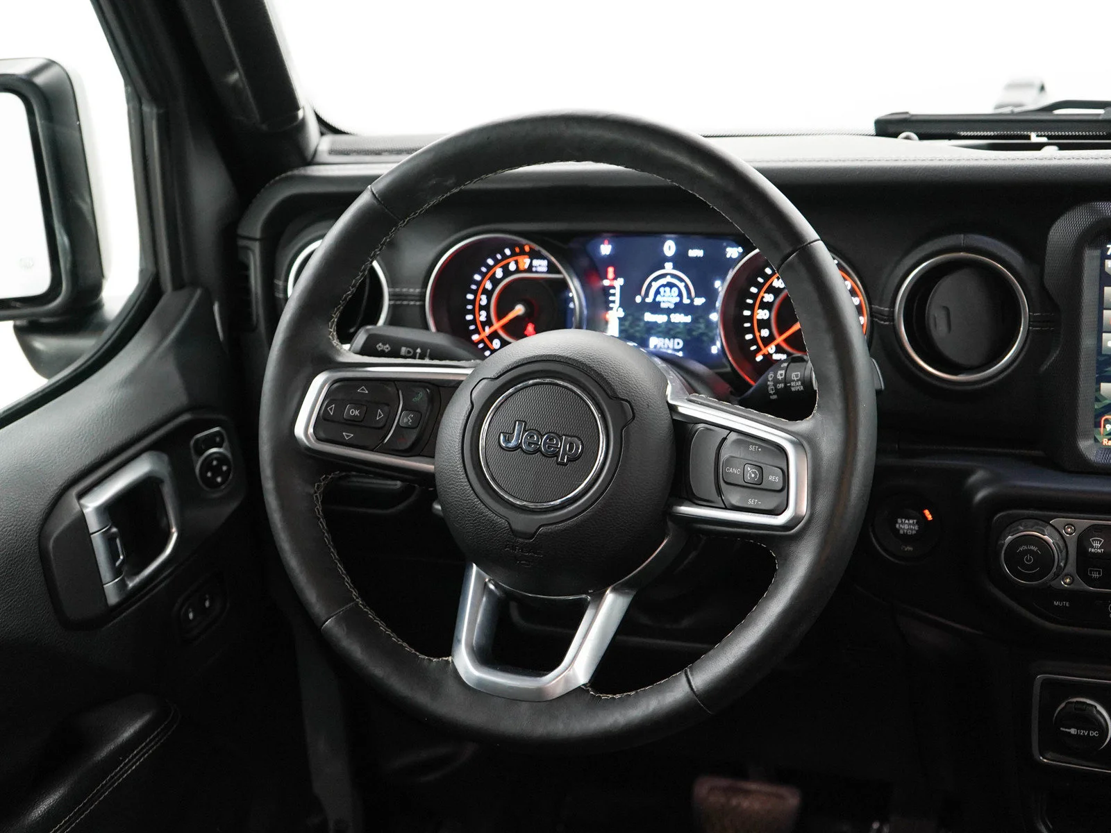 Used 2019 Sting-Gray Clearcoat Jeep Unlimited Sahara image 14