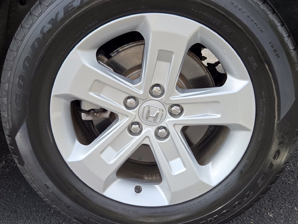 2024 Honda Pilot LX - Photo 15