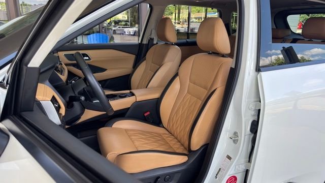 Used 2023 Pearl White Tricoat Nissan Platinum image 15