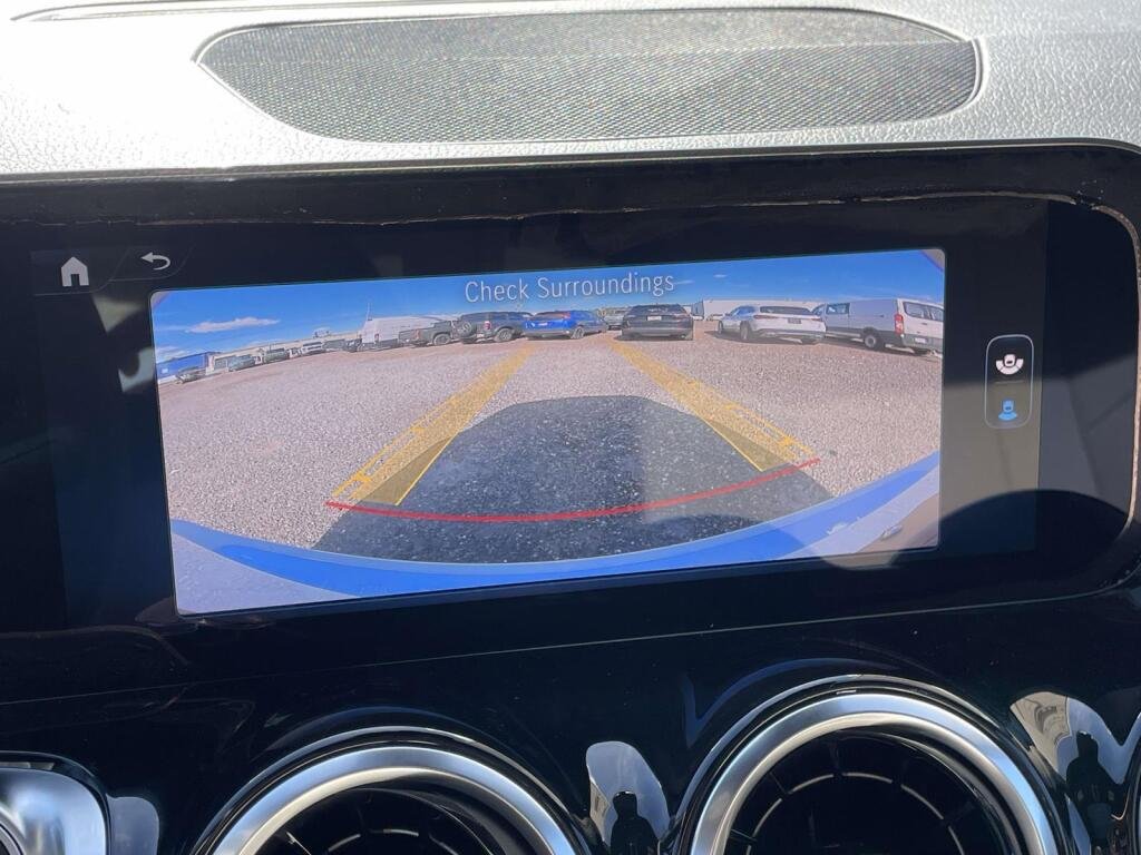 New 2026 Polar White Mercedes-Benz GLB 250 image 24