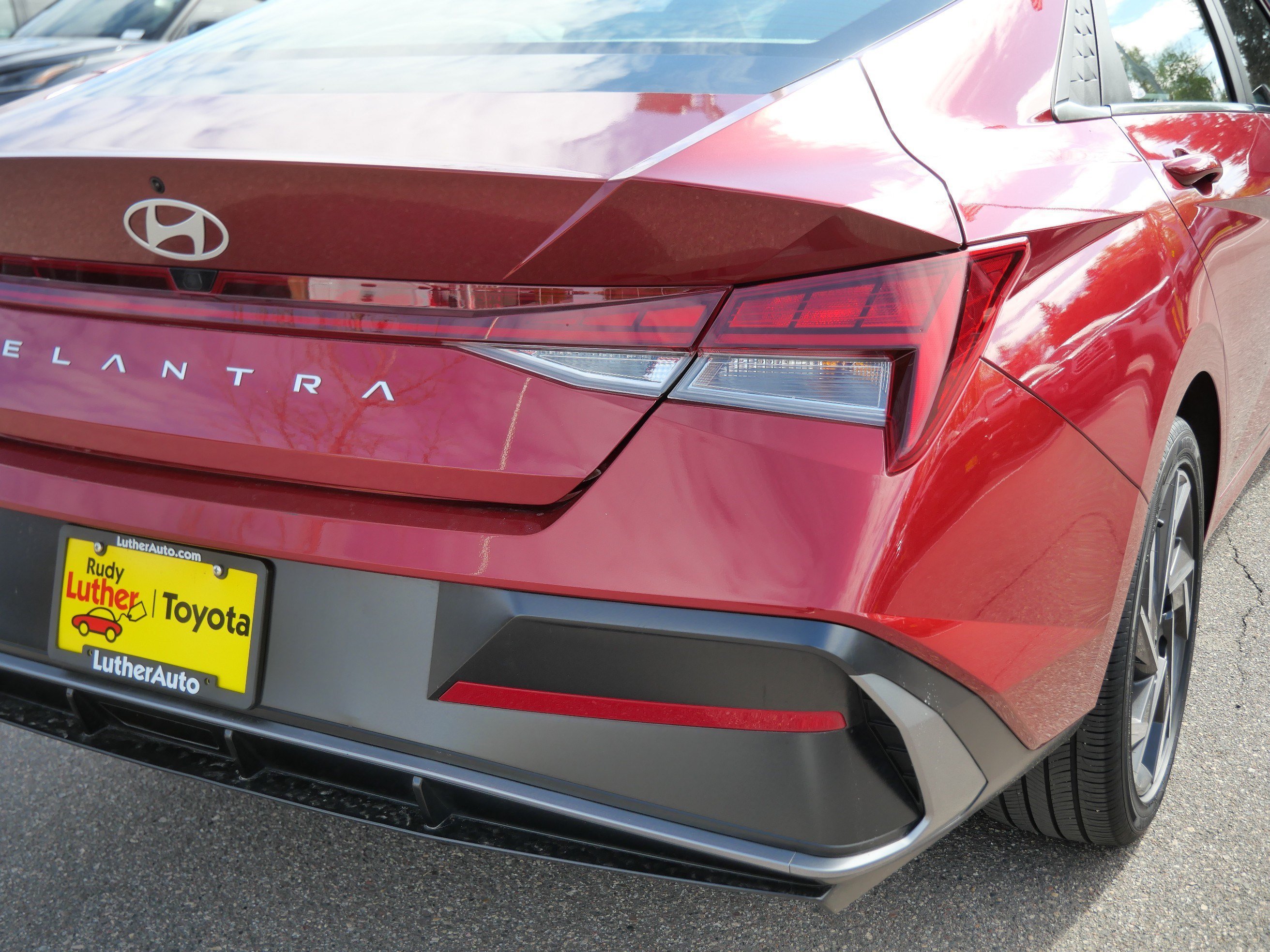 Used 2025 Ultimate Red Hyundai SEL Convenience image 17