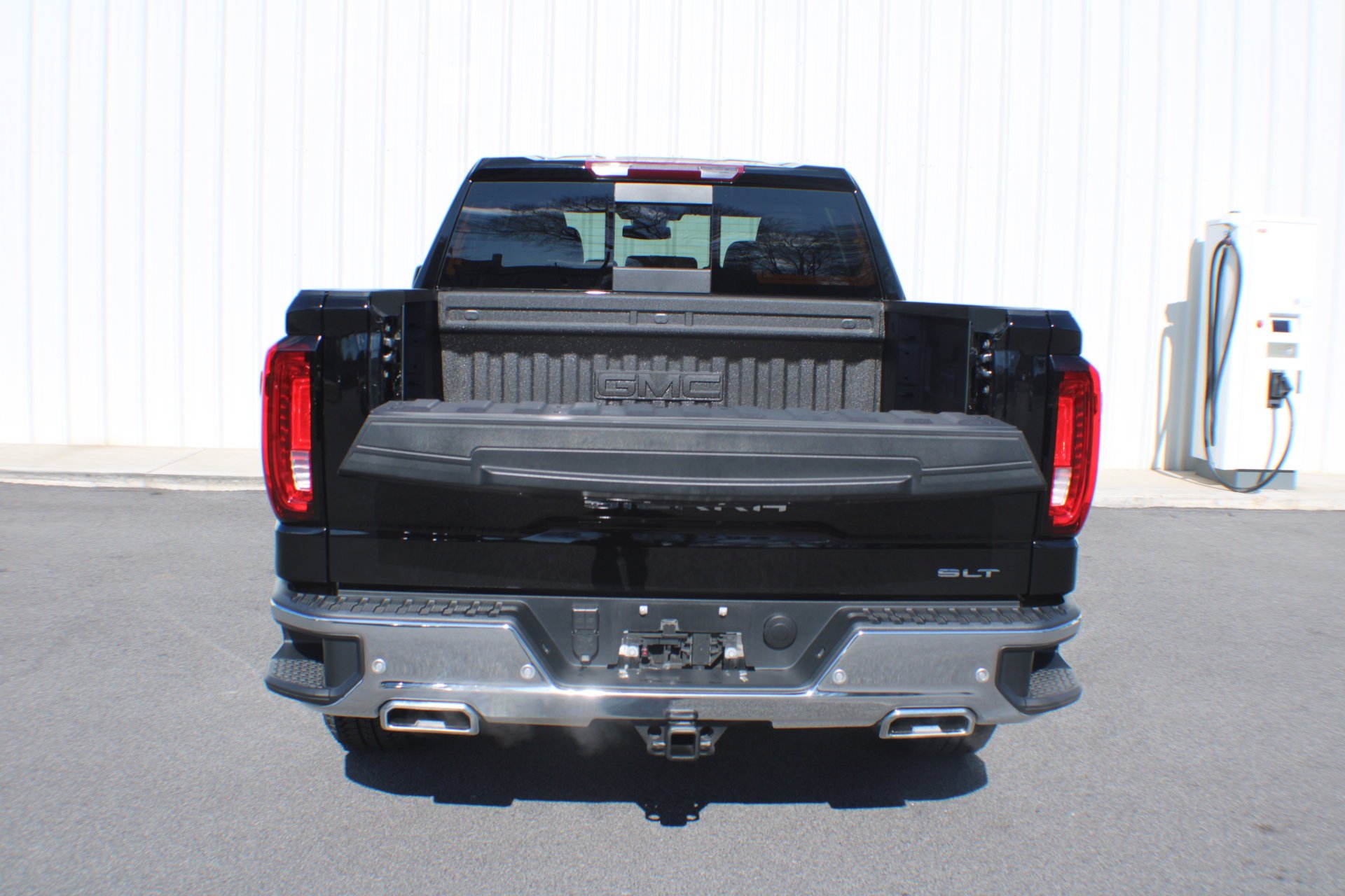 2024 GMC Sierra 1500 SLT - Photo 17