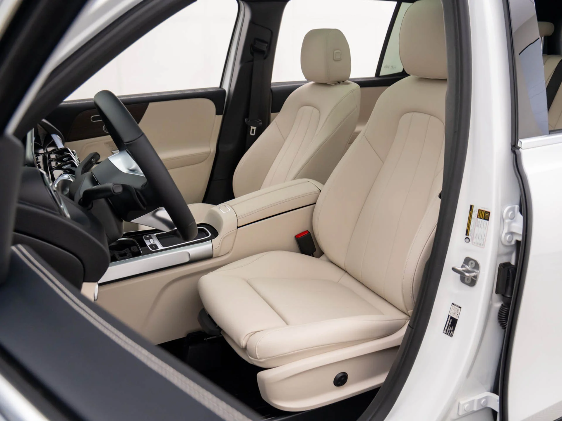 New 2026 White Mercedes-Benz GLB 250 image 16