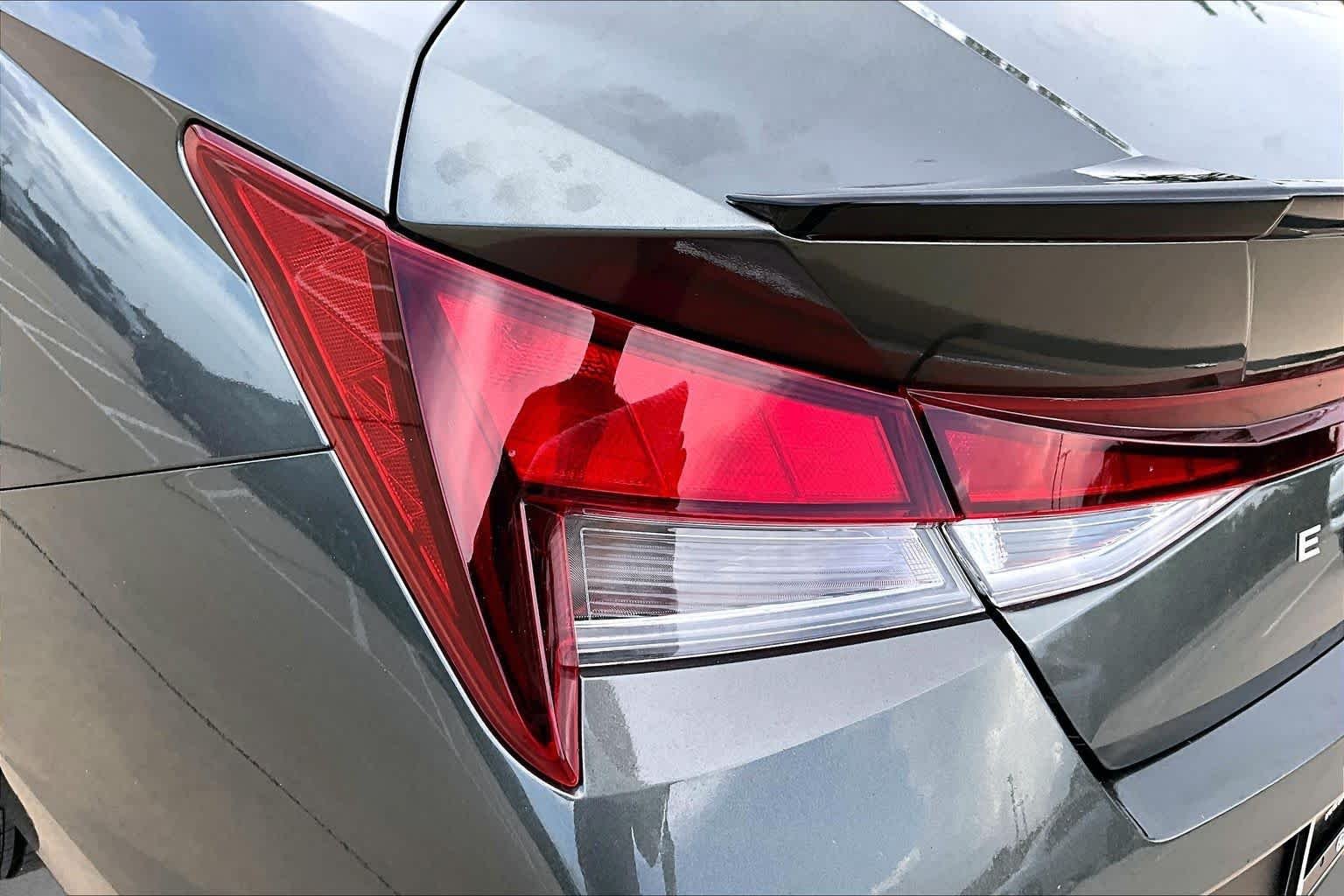 Used 2025 Amazon Gray Hyundai SEL Sport image 27