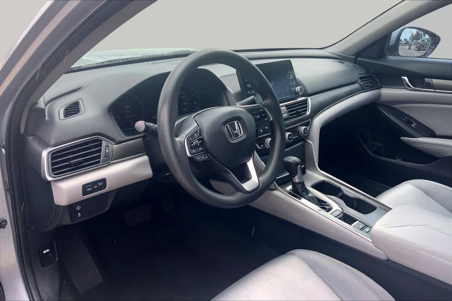 Used 2018 Lunar Silver Metallic Honda LX 1.5T image 17