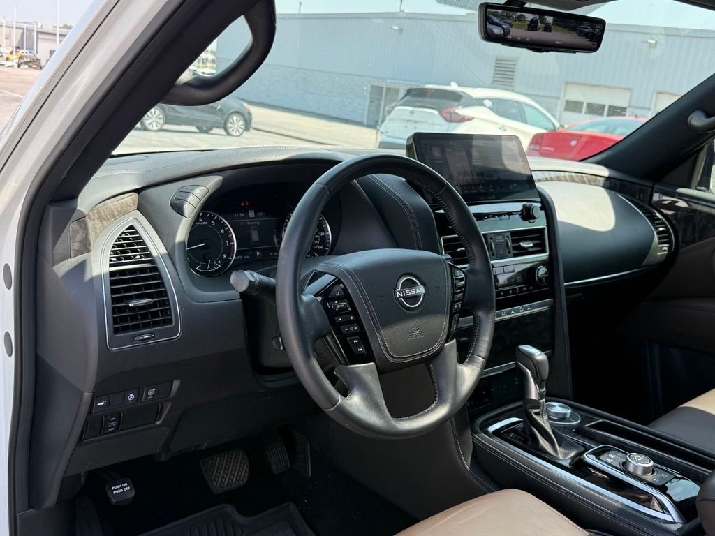 Used 2023 White Nissan Platinum image 4