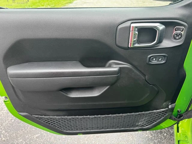 Certified Used 2025  Jeep Sport S 4xe image 20