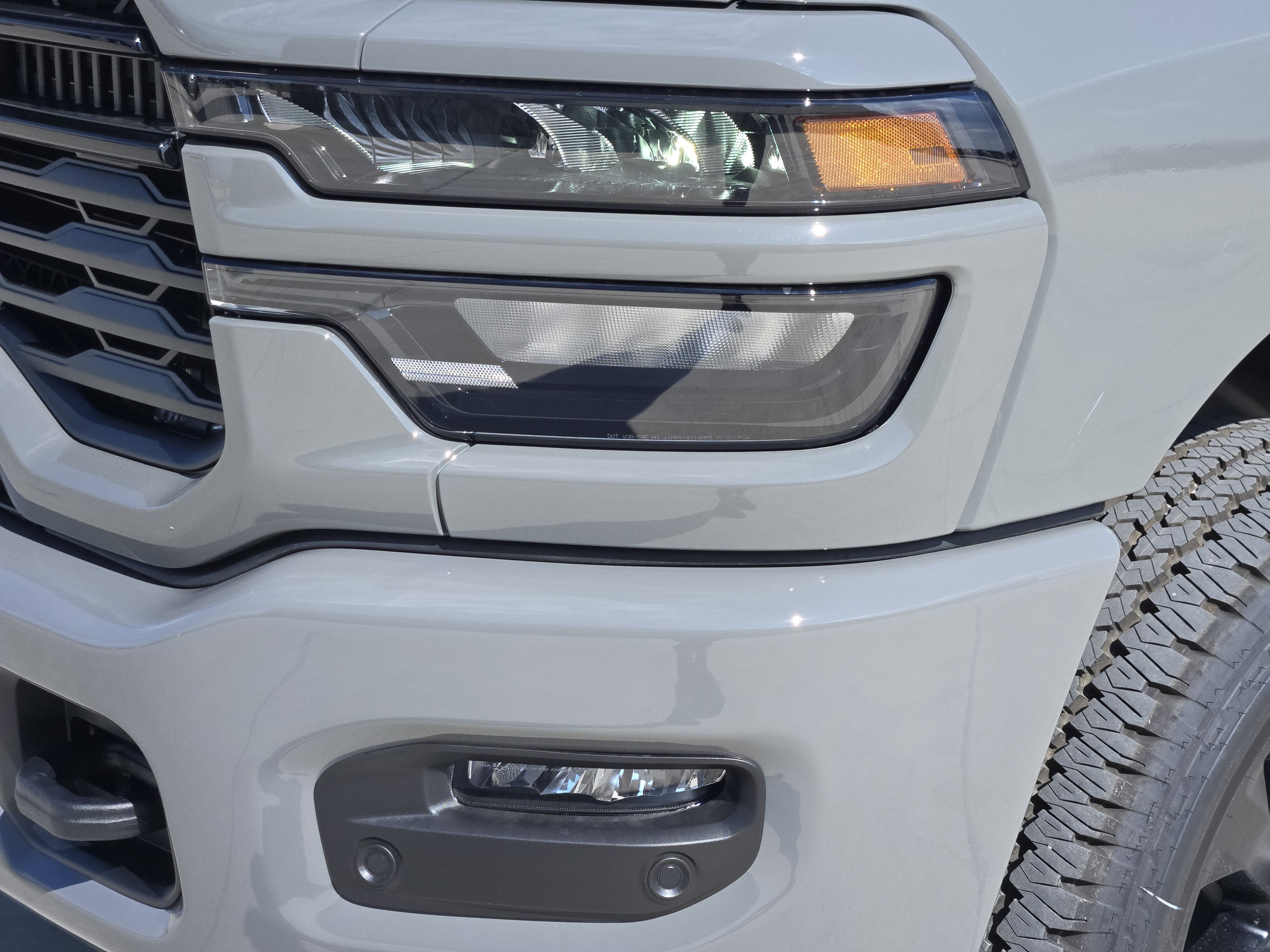 New 2026 Ceramic Gray Clear-Coat Exterior Paint RAM Lone Star image 7