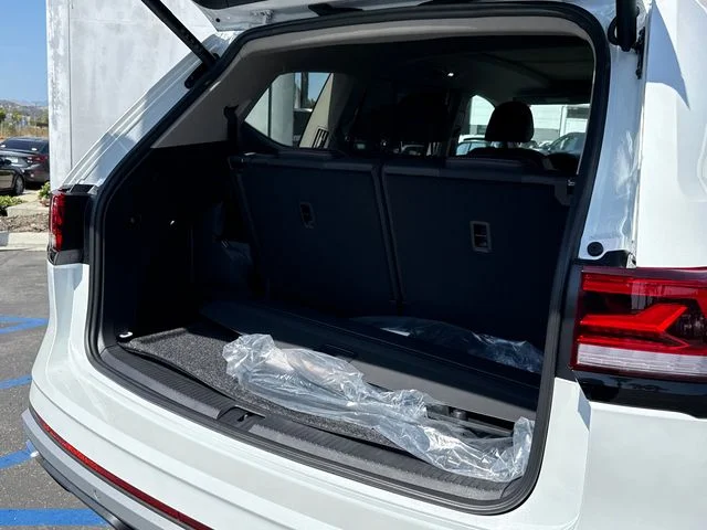 New 2026 Opal White Pearl Volkswagen 2.0T Peak Edition image 16