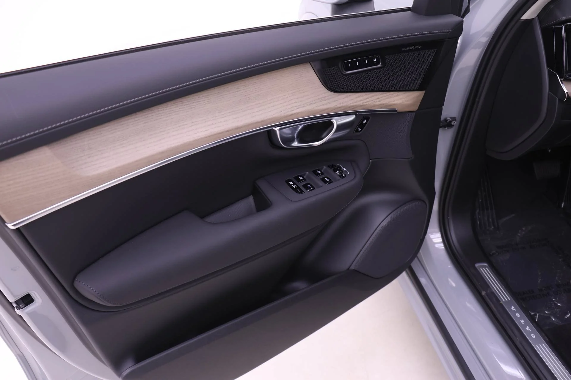 New 2027 Gray Volvo B6 Plus 7-Seater image 11