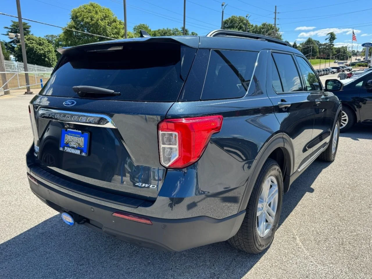 Used 2022 Stone Blue Metallic Ford XLT 4WD image 3