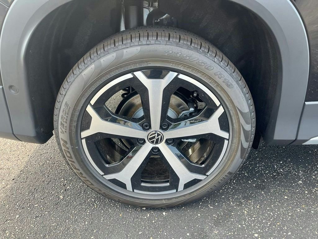 New 2026 Black Volkswagen 2.0T SE image 29